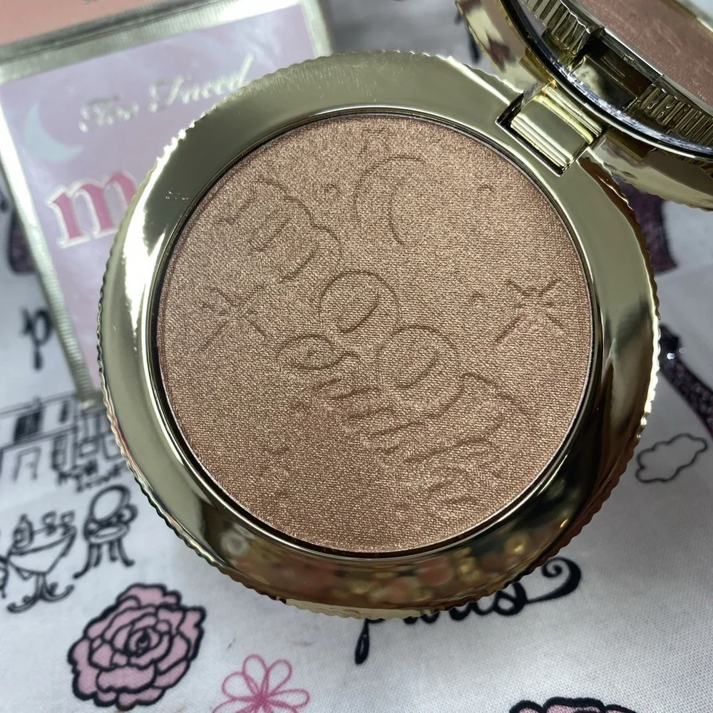 Too‎ Faced Moon Crush/SUMMER MOON HIGHLIGHTER/BRAND NEW/.24 OZ
